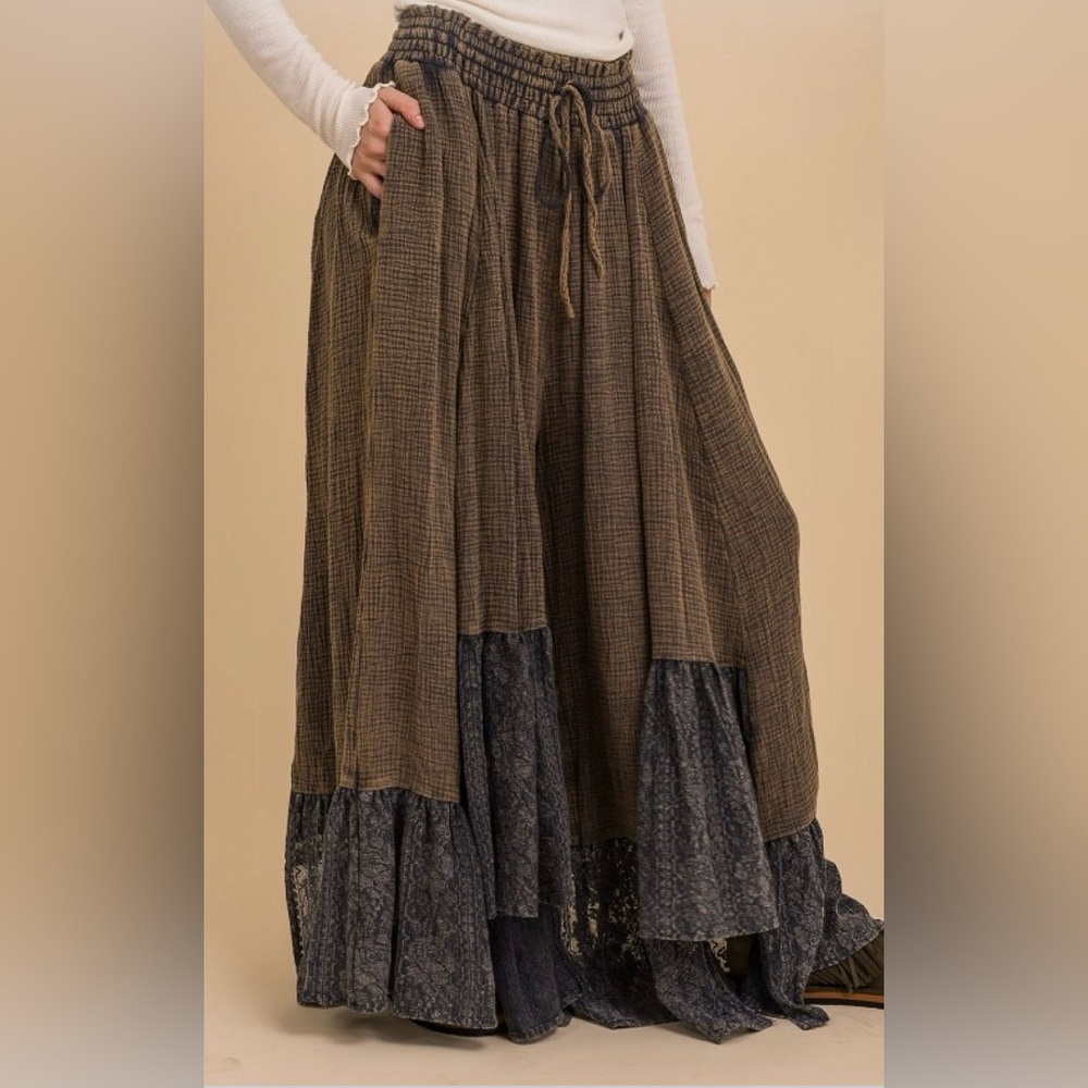NWT Bluevelvet Textured Cotton Gauze Wide Leg Pants with Lace Detail at Hem - Picture 7 of 9